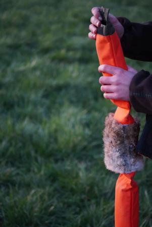 Firedog Dummy 3-teilig 500 g befüllbar orange mit Kaninchenfellring